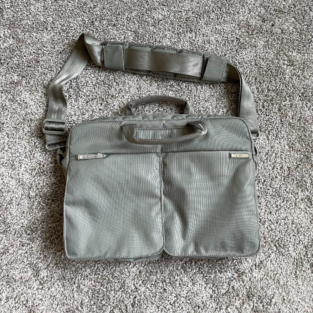 Incase laptop shoulder bag